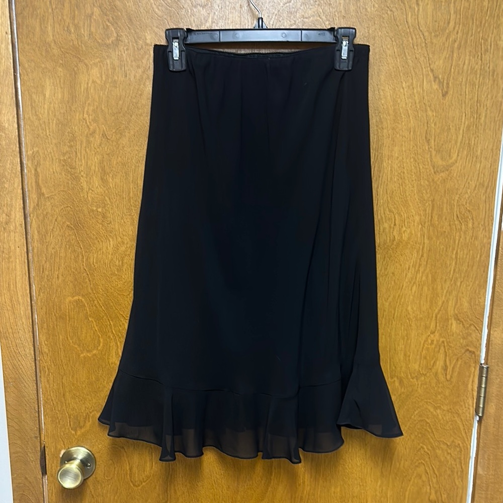 ALEX EVENINGS Elegant Black Ruffle Hem Skirt. Knee length. Lined. Size L - Picture 2 of 8